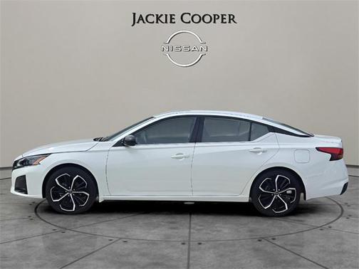 2025 Nissan Altima SR FWD