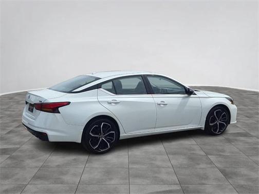 2025 Nissan Altima SR FWD