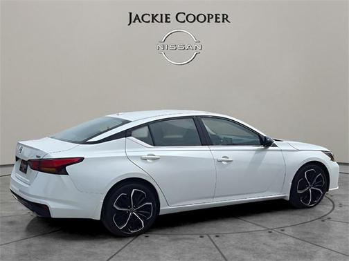 2025 Nissan Altima SR FWD