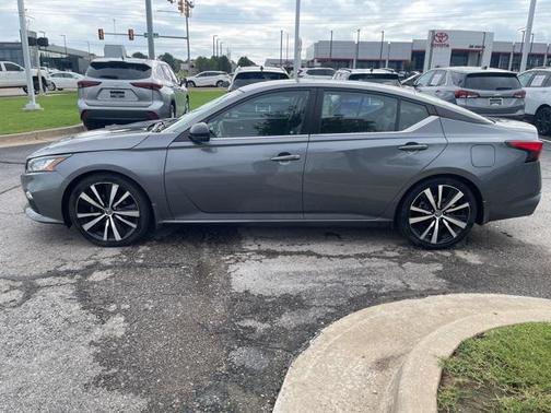 2020 Nissan Altima SR FWD
