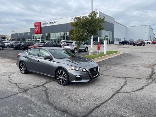 2020 Nissan Altima SR FWD