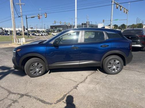 2025 Nissan Kicks S