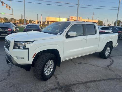2023 Nissan Frontier SV