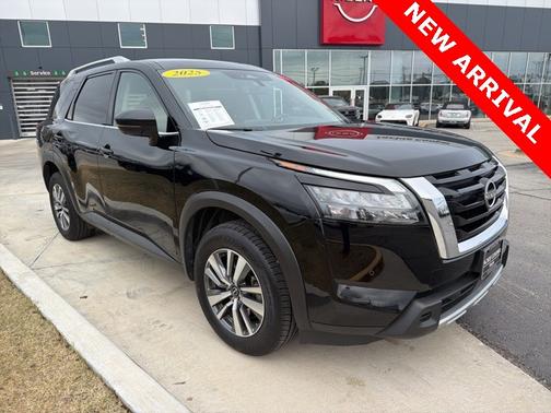 2025 Nissan Pathfinder SL