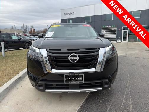 2025 Nissan Pathfinder SL