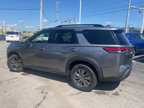 2024 Nissan Pathfinder SV FWD