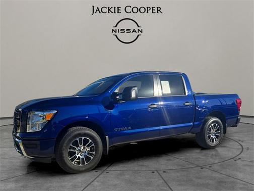 2024 Nissan Titan SV