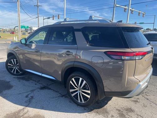 2024 Nissan Pathfinder Platinum 4WD