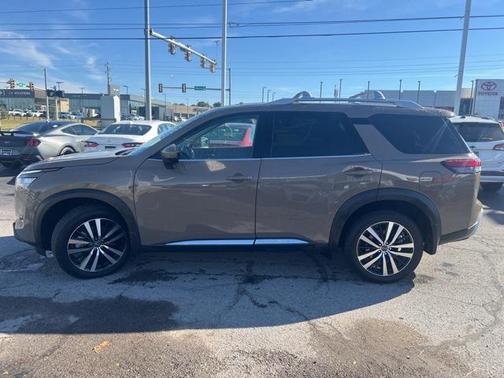 2024 Nissan Pathfinder Platinum 4WD