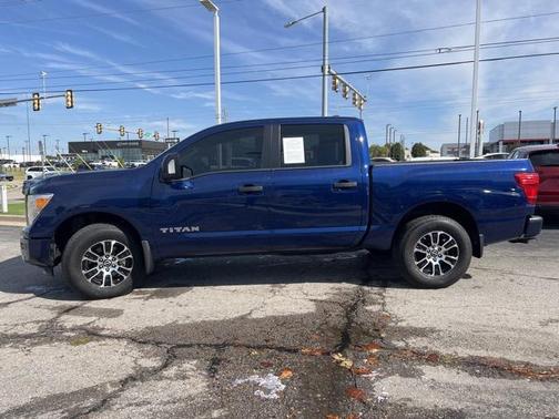 2024 Nissan Titan SV