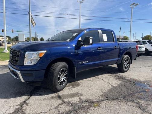 2024 Nissan Titan SV