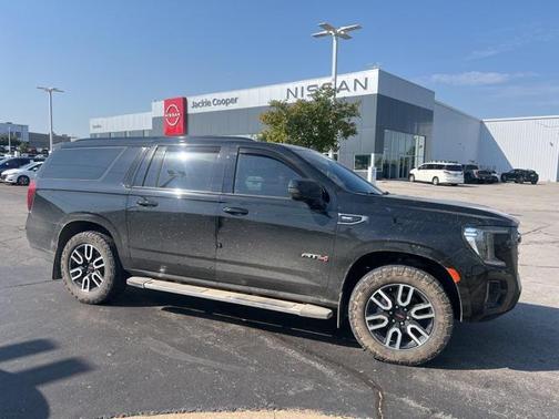 2023 GMC Yukon XL 4WD AT4