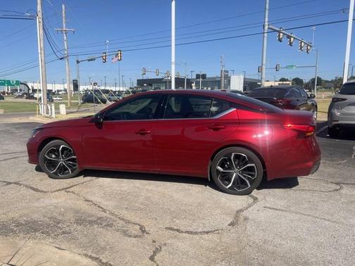 2025 Nissan Altima SR FWD