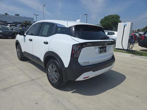 2025 Nissan Kicks S