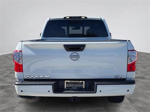 2023 Nissan Titan SV
