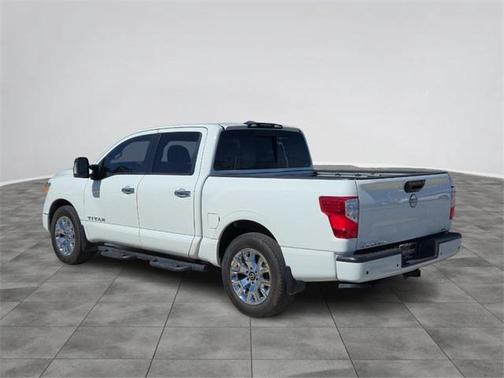 2023 Nissan Titan SV