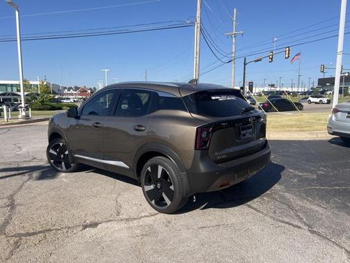2025 Nissan Kicks SR