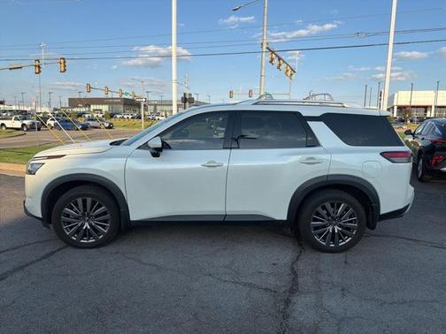 2023 Nissan Pathfinder SL 4WD