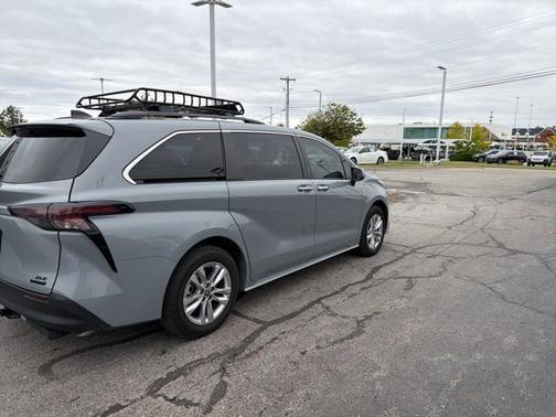 2023 Toyota Sienna Woodland Edition 7-Passenger