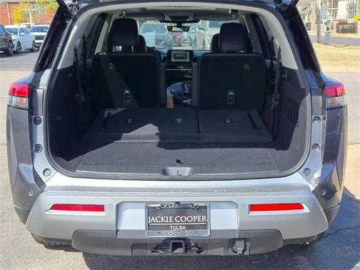 2025 Nissan Pathfinder SL 4WD