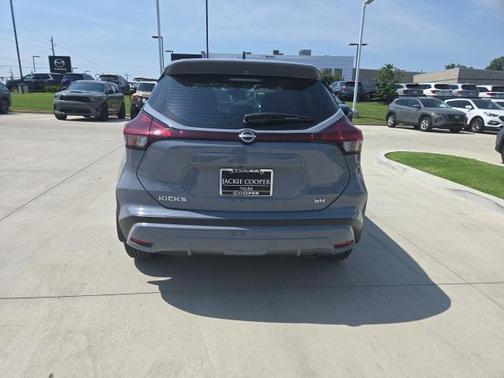 2024 Nissan Kicks SR