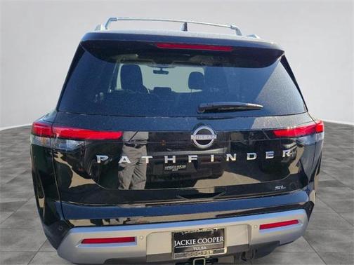 2025 Nissan Pathfinder SL FWD