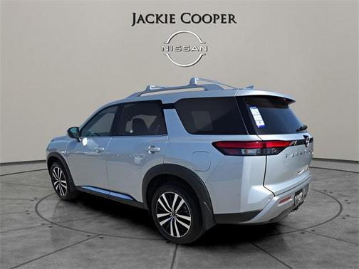 2025 Nissan Pathfinder Platinum FWD