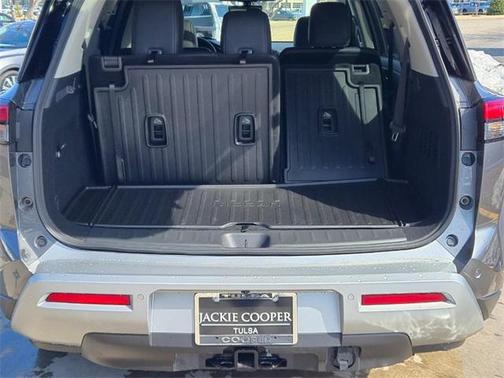 2025 Nissan Pathfinder Platinum 4WD