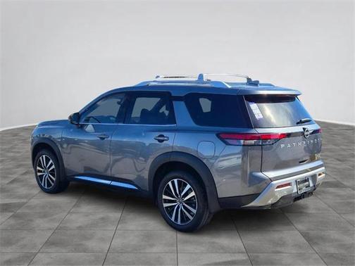 2025 Nissan Pathfinder Platinum 4WD