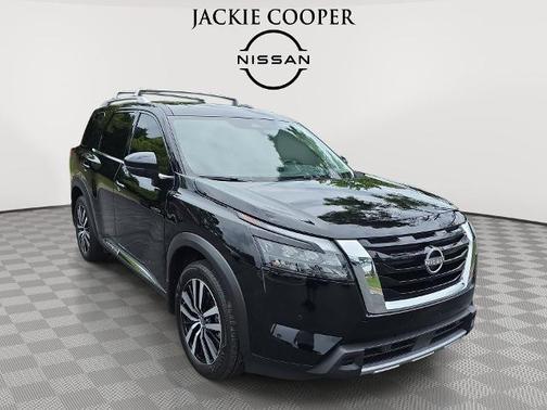 Super Black 2025 Nissan Pathfinder Platinum
