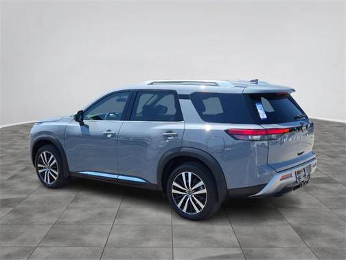 2025 Nissan Pathfinder Platinum FWD