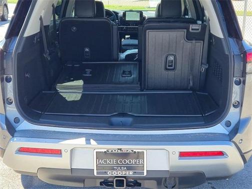 2025 Nissan Pathfinder Platinum 4WD