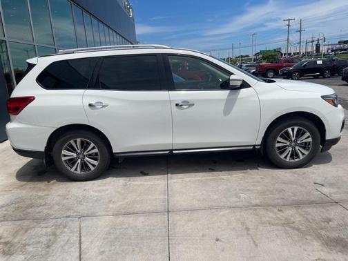 2019 Nissan Pathfinder SV
