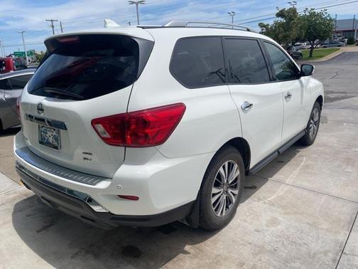 2019 Nissan Pathfinder SV