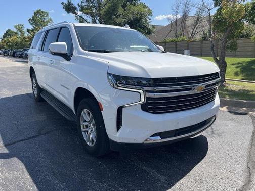 2023 Chevrolet Suburban LT
