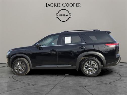 2024 Nissan Pathfinder SV