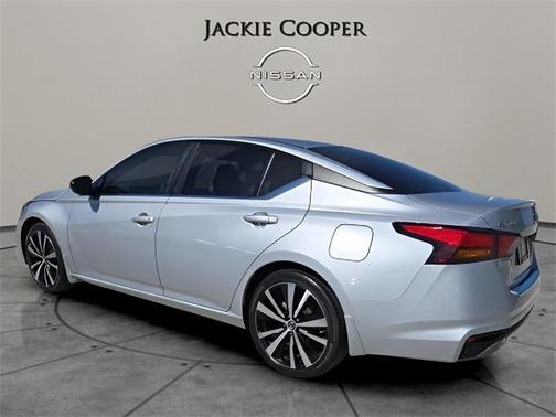 2022 Nissan Altima SR FWD