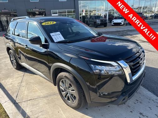 2024 Nissan Pathfinder SV