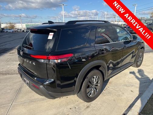 2024 Nissan Pathfinder SV