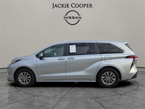 2021 Toyota Sienna XLE 7 Passenger