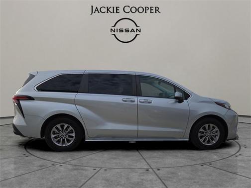 2021 Toyota Sienna XLE 7 Passenger
