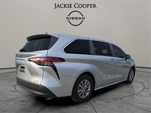 2021 Toyota Sienna XLE 7 Passenger