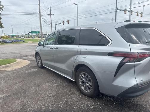 2021 Toyota Sienna XLE 7 Passenger