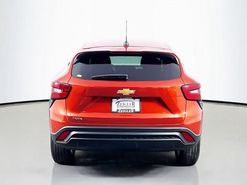 Cayenne Orange Metallic 2024 Chevrolet Trax LS