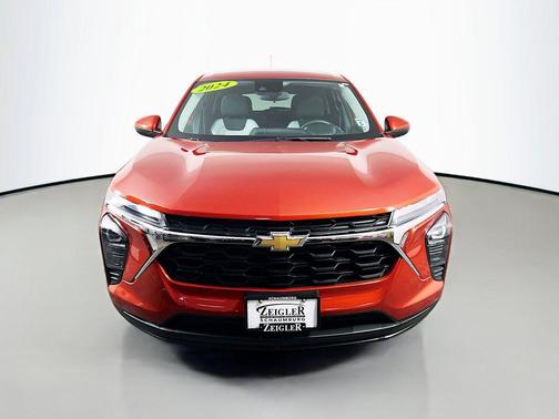 Cayenne Orange Metallic 2024 Chevrolet Trax LS