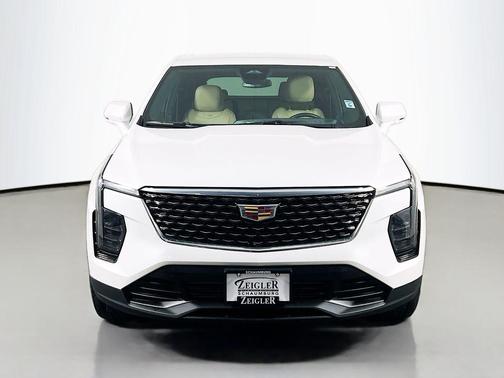 Crystal White Tricoat 2024 Cadillac XT4 Luxury