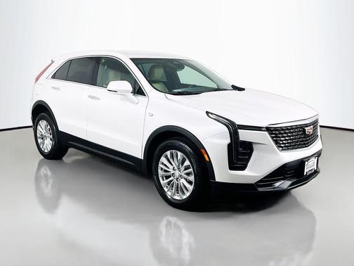 Crystal White Tricoat 2024 Cadillac XT4 Luxury
