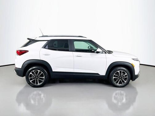 Summit White 2026 Chevrolet Trailblazer LT