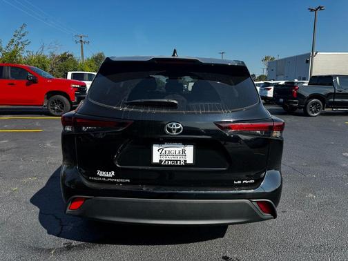 2024 Toyota Highlander LE