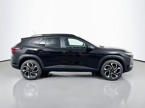 Mosaic Black Metallic 2026 Chevrolet Trax FWD 2RS